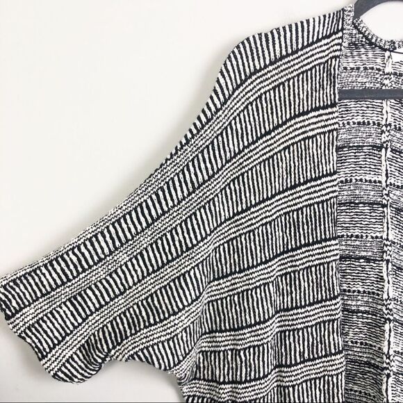 CHARMING CHARLIE | Kimono Style Cardigan Striped - Picture 3 of 8